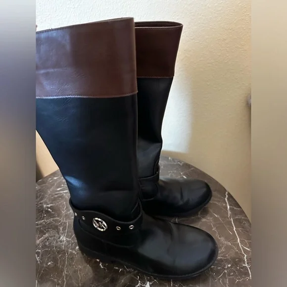 Micheal Kors leather winter boots - Picture 7 of 9